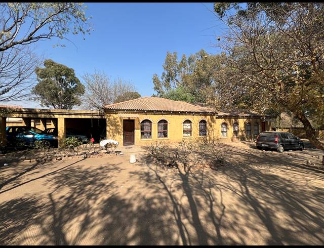 6 BEDROOM HOUSE FOR SALE IN PRESIDENT PARK